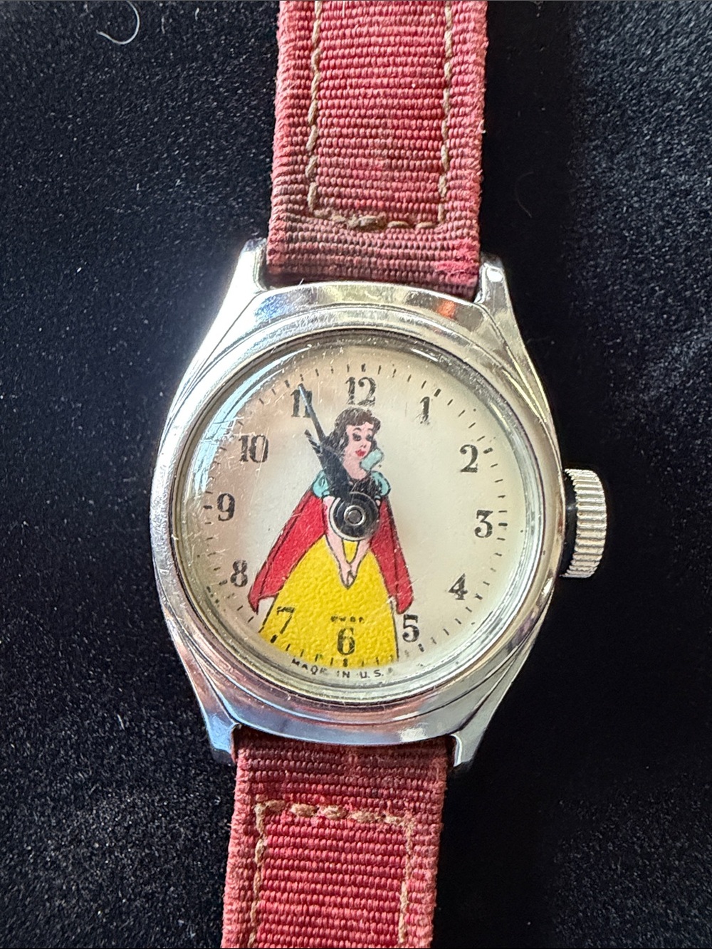 Vintage Snow White Character Wristwatch - Red  Strap original children’s. 1965
